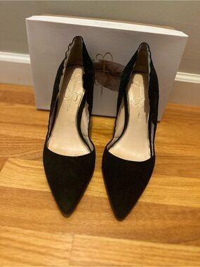 Jessica Simpson Black Scalloped Pointed-Toe suede Pumps